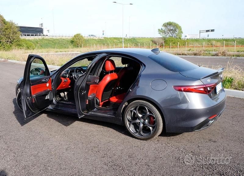 Käytetty Alfa Romeo Giulia Veloce 210 HP (154 kW) 2019 Harmaa Sedan