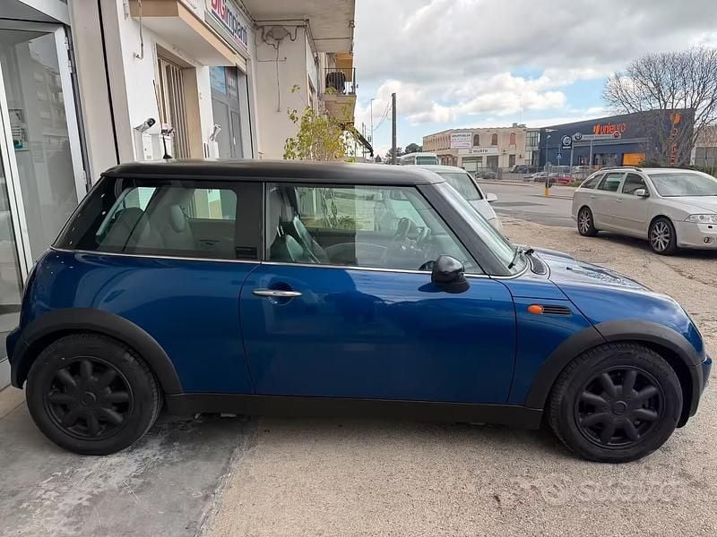 Usata Mini Cooper 89 CV (65 kW) 2004 Blu Utilitaria