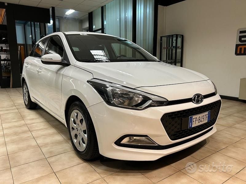 Usata Hyundai i20 Classic 75 CV (55 kW) 2018 Bianco Berlina