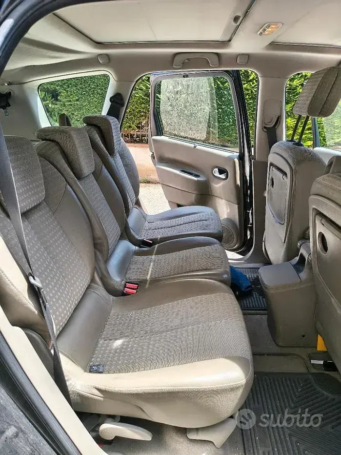 Usata Renault Grand Scénic II 120 CV (88 kW) 2004 Nero Monovolume