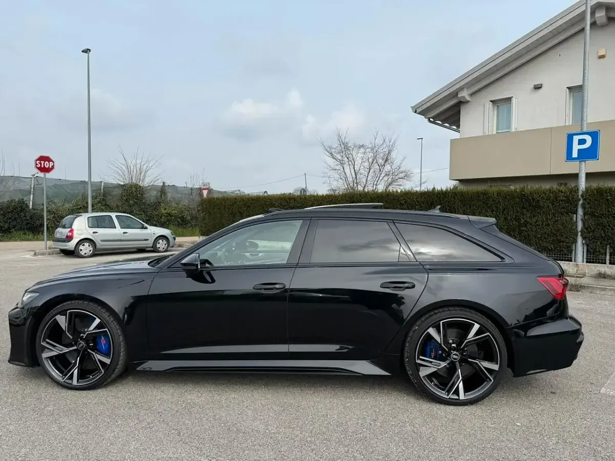 Usata Audi RS6 599 CV (440 kW) 2021 Nero Station wagon