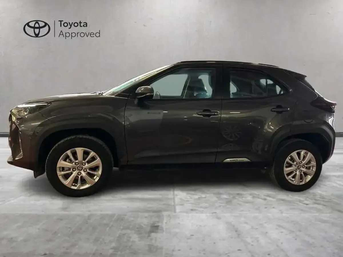 Usata Toyota Yaris Hybrid Active 116 CV (85 kW) 2025 Grigio Pick-up
