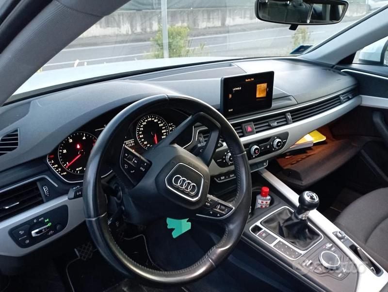 Bianco Usata 2016 Audi A4 Tre volumi | 11.800 € (Buon prezzo) - Immagine 1/4