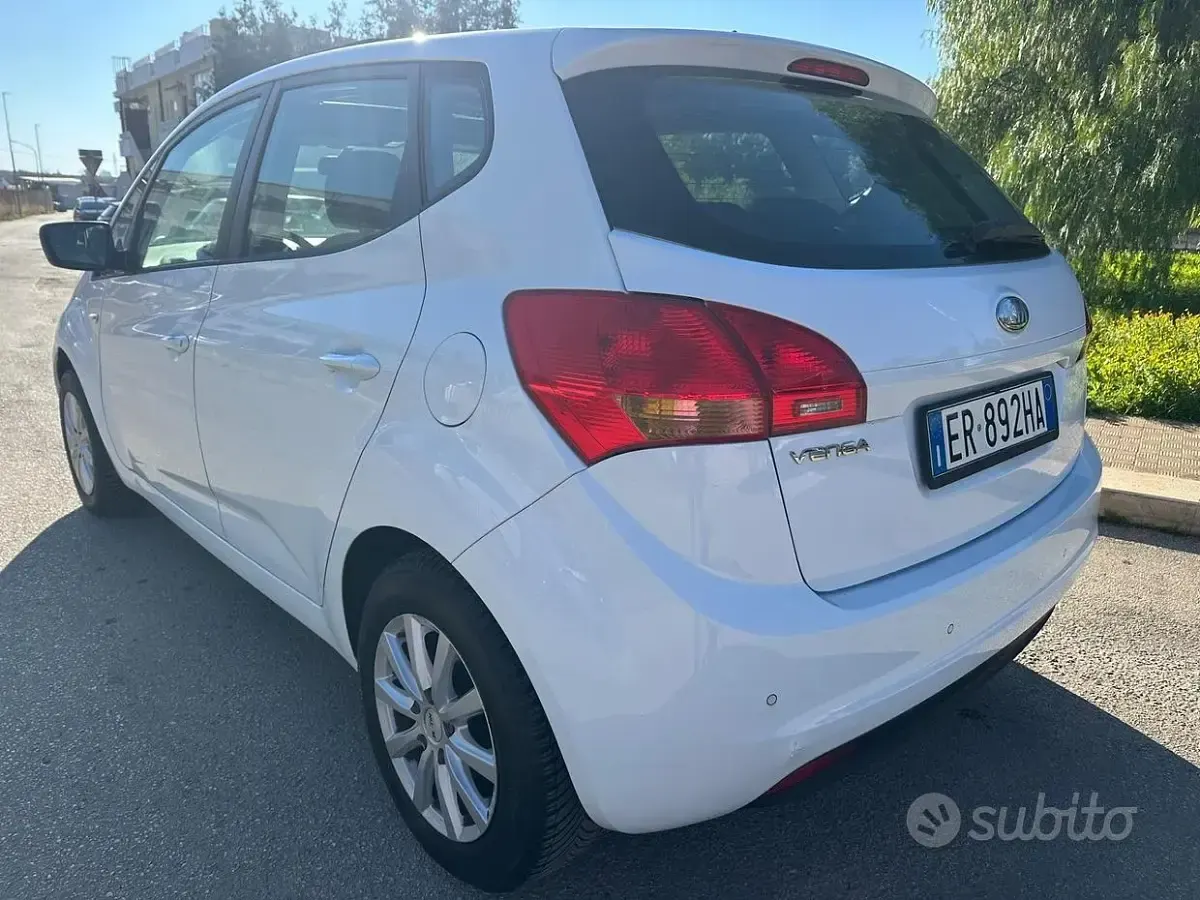 Usata Kia Venga 90 CV (66 kW) 2013 Bianco Utilitaria