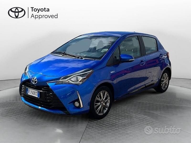 Usata Toyota Yaris Hybrid Active 101 CV (74 kW) 2017 Blu Berlina