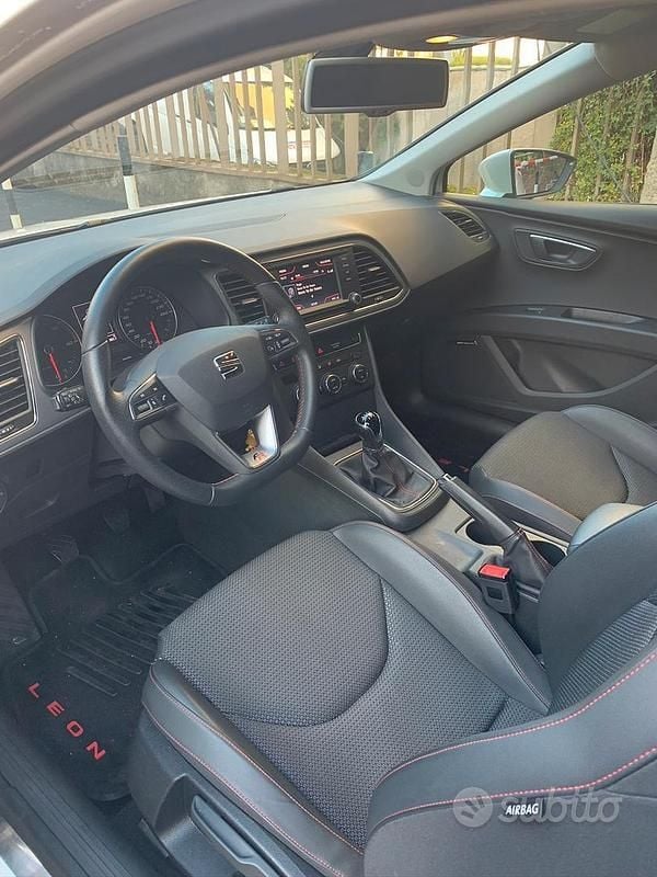 Usata Seat Leon FR 150 CV (110 kW) 2015 Bianco Coupé