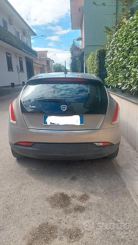 Usata Lancia Delta 120 CV (88 kW) 2012 Utilitaria