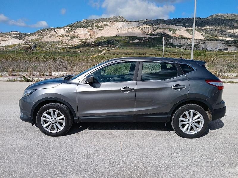 Usata Nissan Qashqai Acenta 110 CV (80 kW) 2017 Grigio SUV