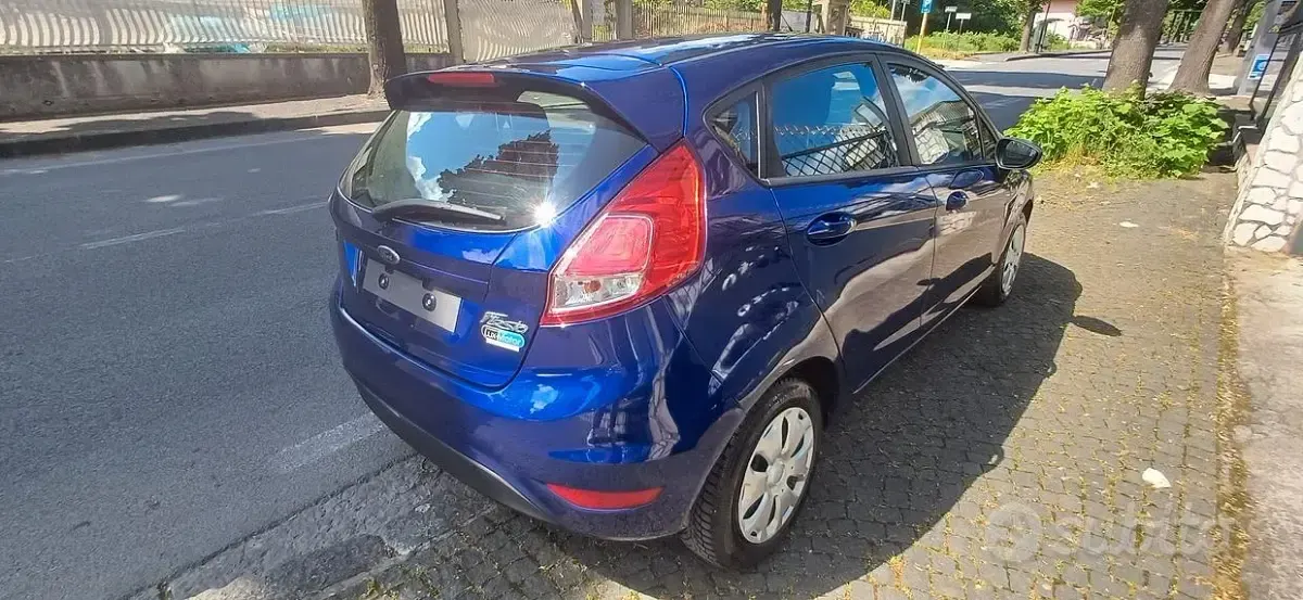 Usata Ford Fiesta Titanium 75 CV (55 kW) 2015 Blu Utilitaria