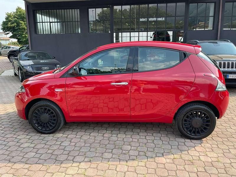 Usata Lancia Ypsilon Gold 69 CV (50 kW) 2021 Rosso Utilitaria
