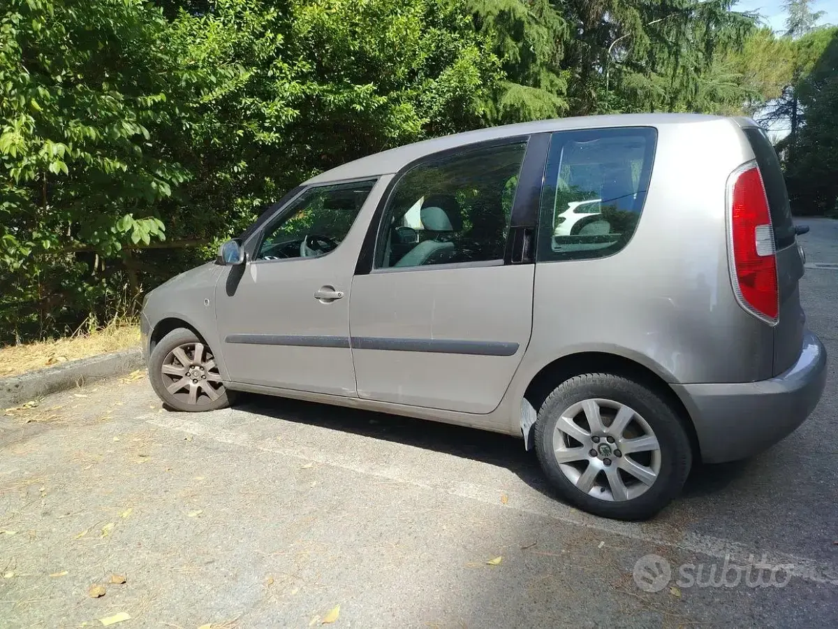 Usata Skoda Roomster 69 CV (50 kW) 2009 Grigio Monovolume