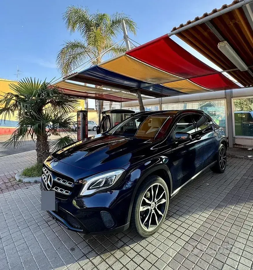 Usata Mercedes GLA200 136 CV (100 kW) 2018 Blu SUV