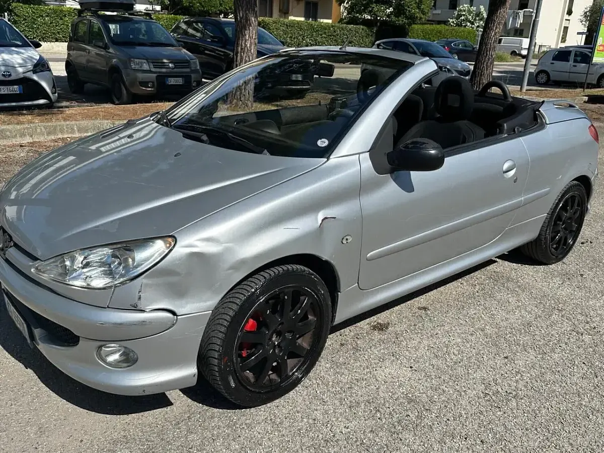 Usata Peugeot 206 CC 109 CV (80 kW) 2005 Cabrio