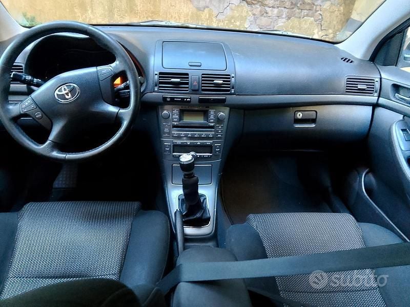 Usata Toyota Avensis 149 CV (109 kW) 2008 Grigio Station wagon