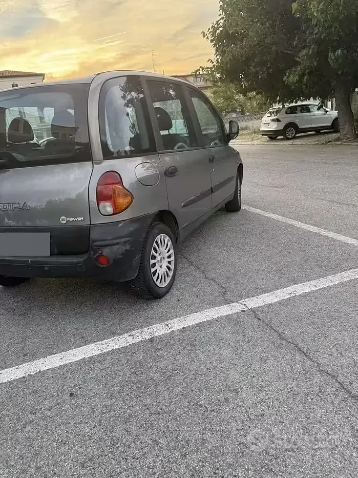 Usata Fiat Multipla 103 CV (75 kW) 2001 Grigio Monovolume