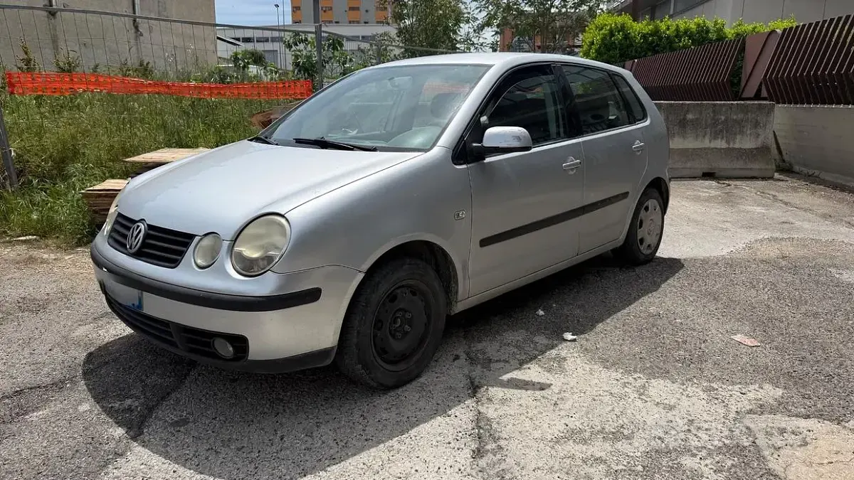 Usata VW Polo Trendline 75 CV (55 kW) 2002 Berlina