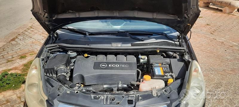 Usata Opel Corsa 2012 Blu Utilitaria