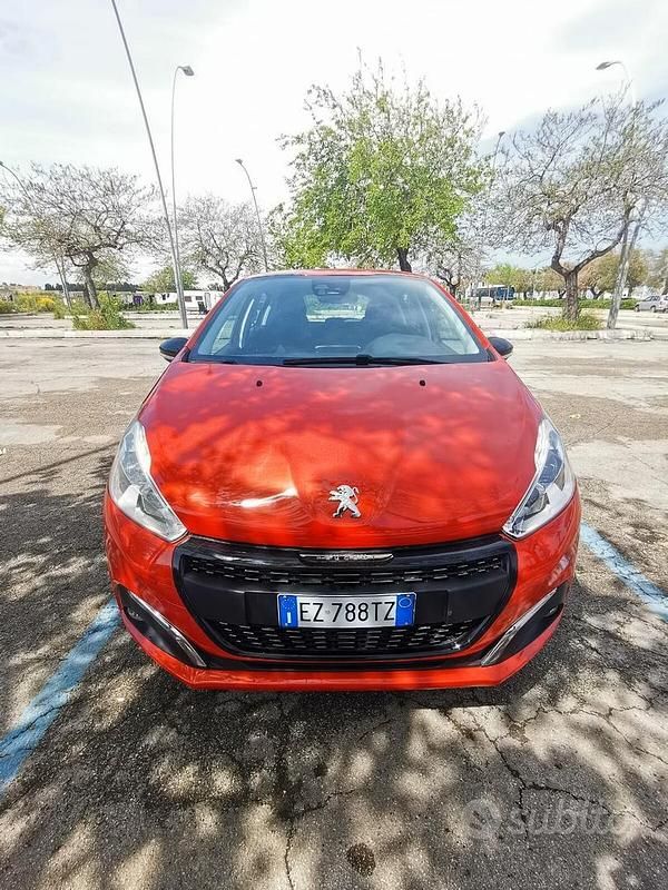 Begagnad Peugeot 208 Active 75 HK (55 kW) 2015 Röd Halvkombi
