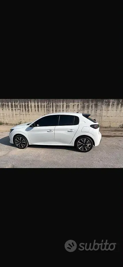 Usata Peugeot 208 101 CV (74 kW) 2023 Bianco Utilitaria