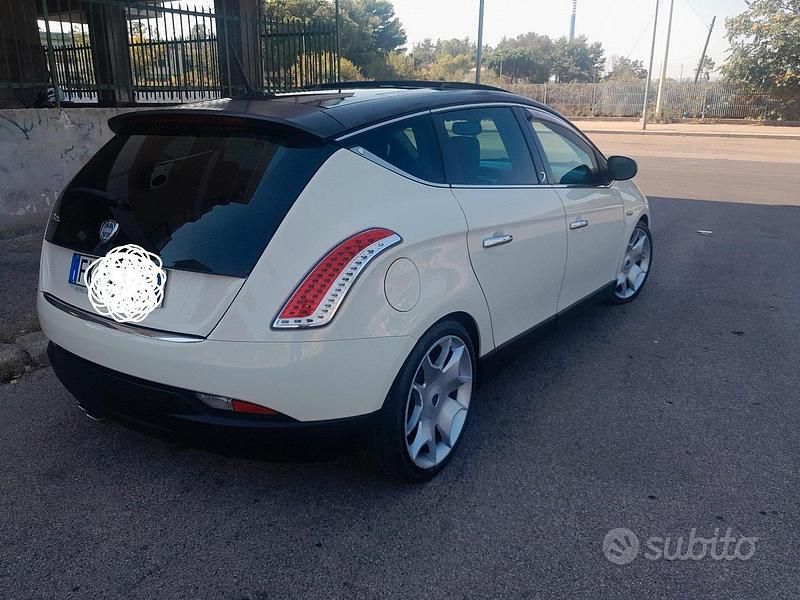 Usata Lancia Delta 120 CV (88 kW) 2009 Utilitaria