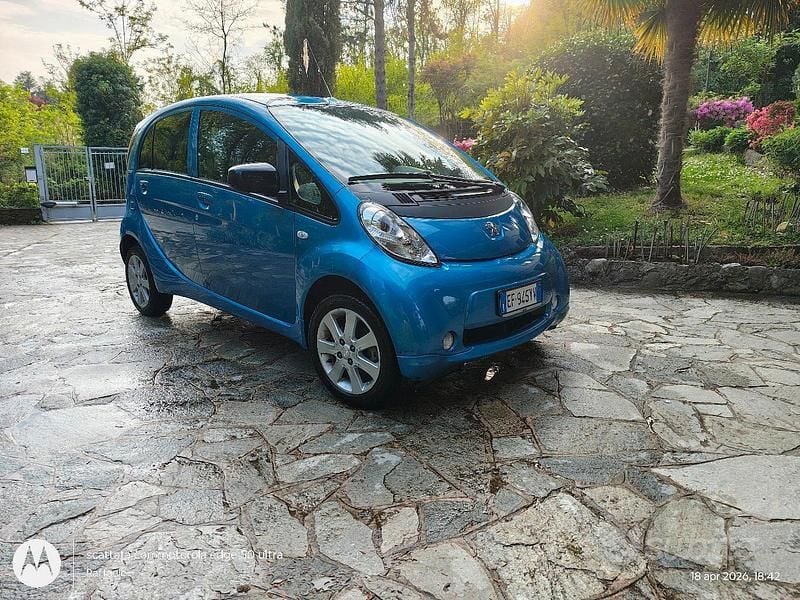 Usata Peugeot iON 49 kW (67 CV) 2011 Blu Utilitaria