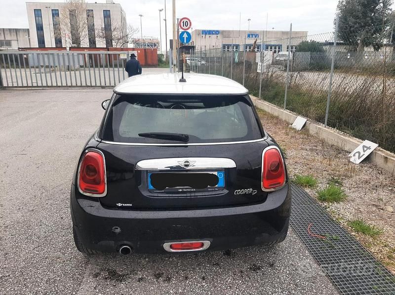 Usata Mini Cooper D 116 CV (85 kW) 2015 Nero Utilitaria