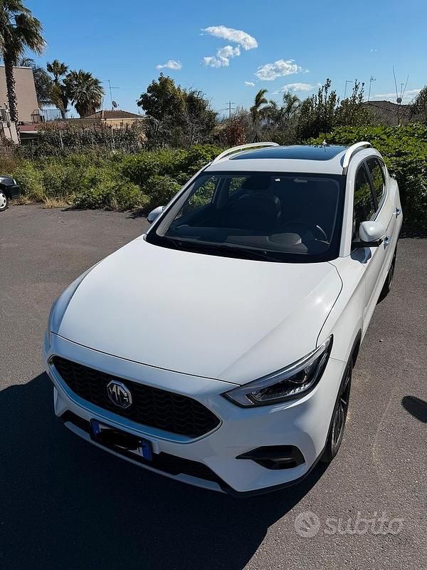 Usata MG ZS Luxury 111 CV (81 kW) 2023 Bianco SUV