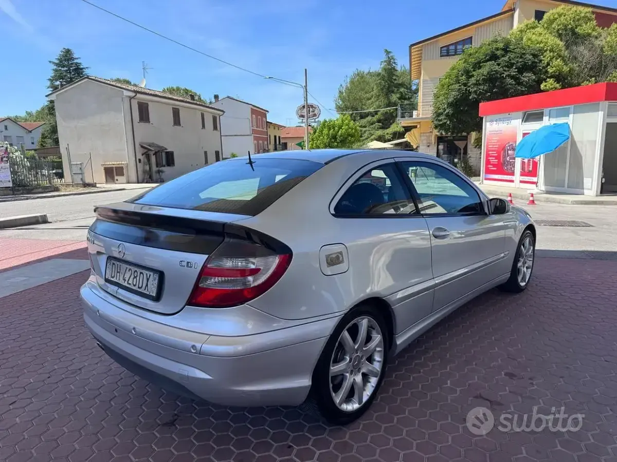 Usata Mercedes C200 Avantgarde 150 CV (110 kW) 2007 Grigio Coupé