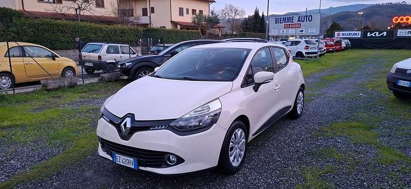 Beige Usata 2015 Renault Clio IV Tre volumi | 8200 € (Buon prezzo) - Immagine 1/4