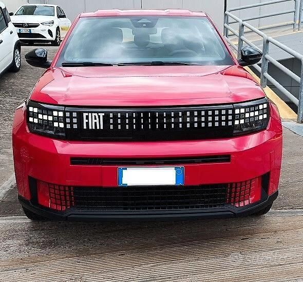 Usata Fiat Grande Panda Red 97 kW (132 CV) 2025 Rosso Utilitaria