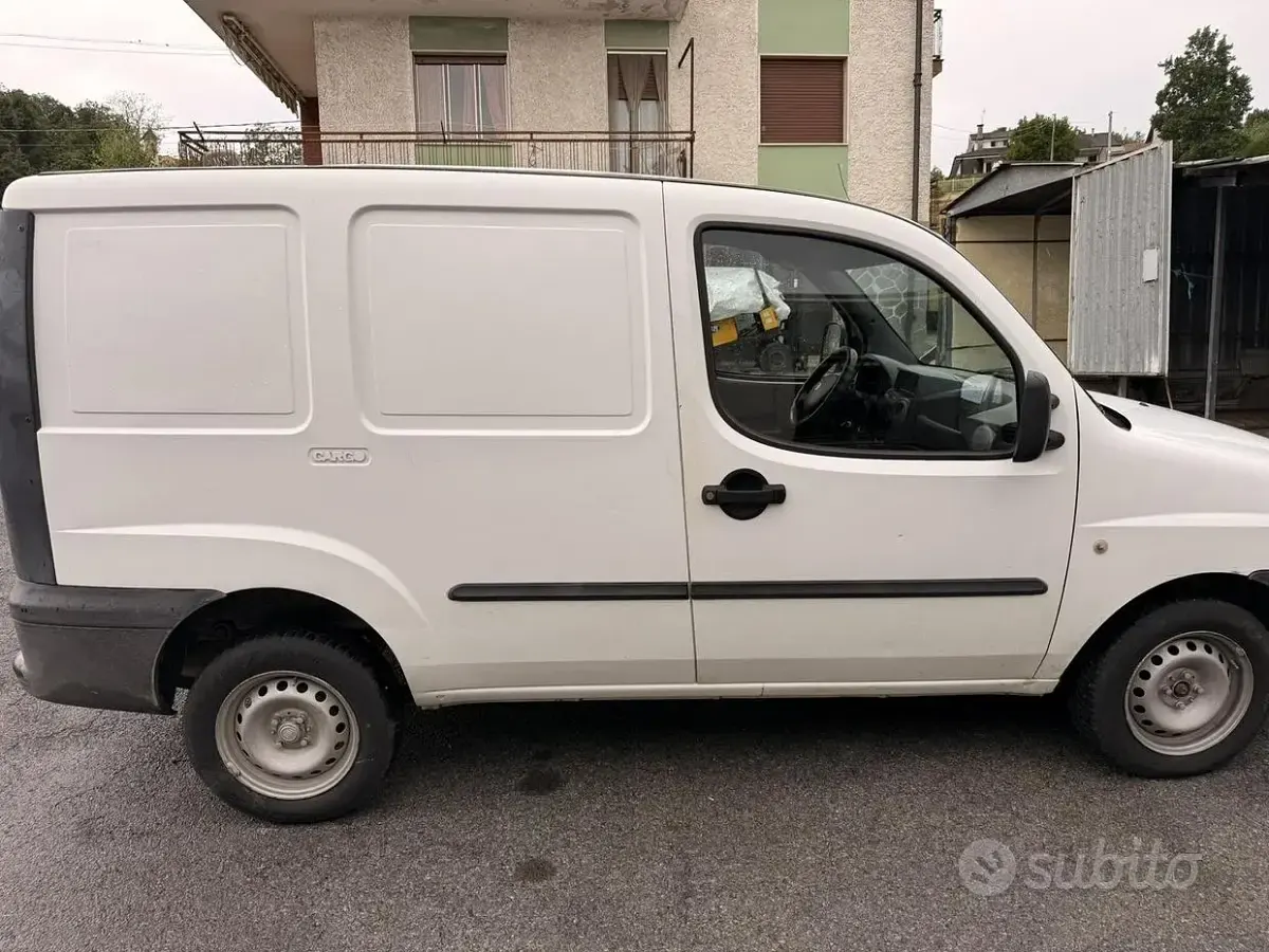 Usata Fiat Doblò 65 CV (47 kW) 2004 Bianco Monovolume