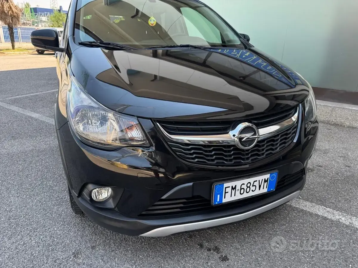 Usata Opel Karl Rocks 75 CV (55 kW) 2018 Nero Utilitaria