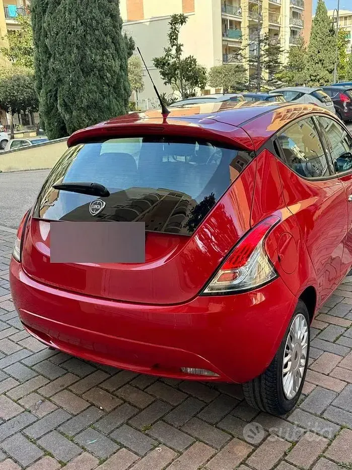 Usata Lancia Ypsilon 69 CV (50 kW) 2016 Rosso Utilitaria