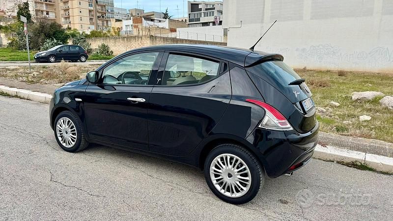 Usata Lancia Ypsilon 69 CV (50 kW) 2015 Utilitaria