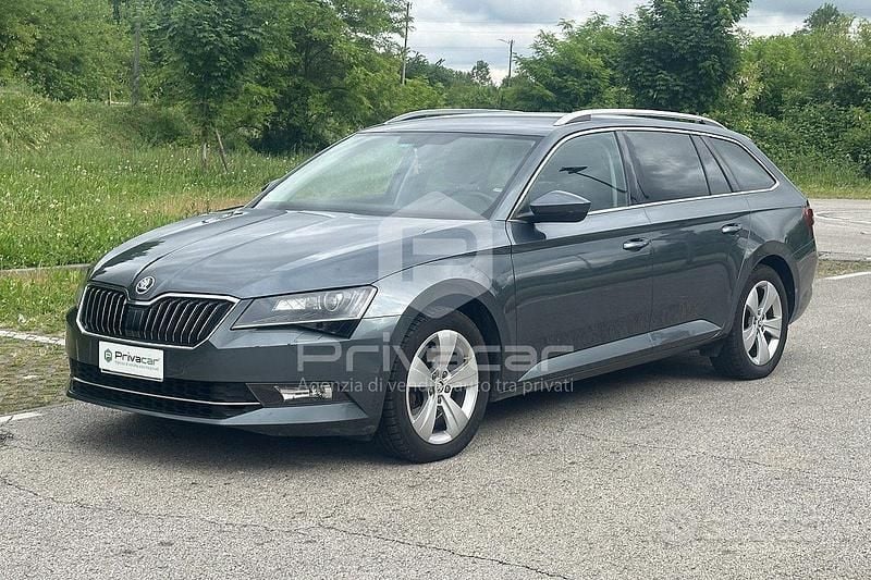 Grigio Usata 2018 Skoda Superb Executive Station wagon | 13.800 € (Buon prezzo) - Immagine 1/4