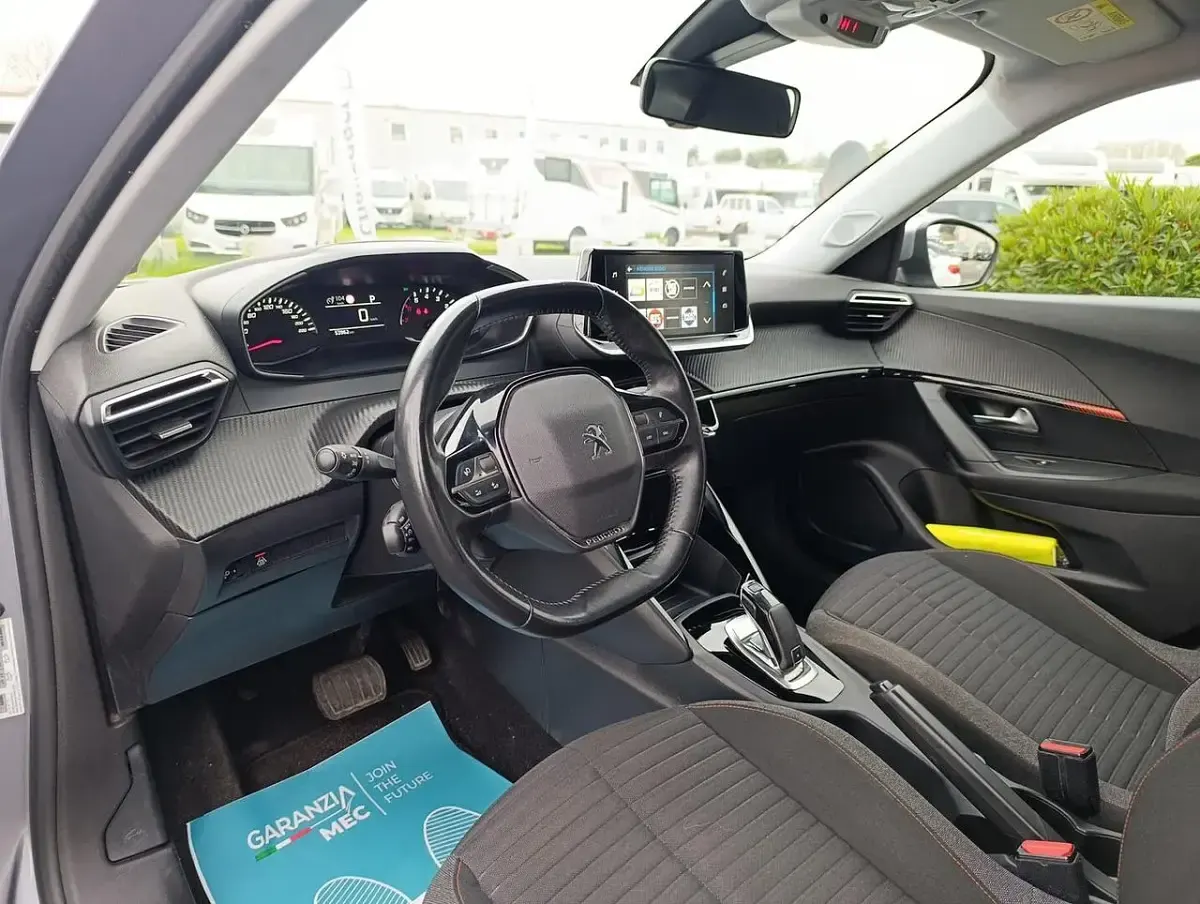 Usata Peugeot 2008 Active 131 CV (96 kW) 2021 Grigio SUV