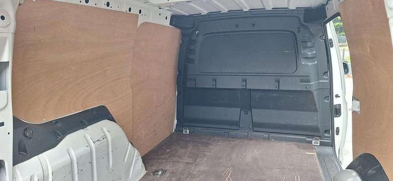 Usata VW Caddy Maxi Business 102 CV (75 kW) 2021 Bianco pastello Monovolume