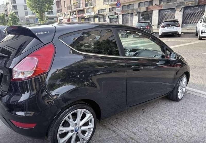 Usata Ford Fiesta Titanium 75 CV (55 kW) 2013 Berlina
