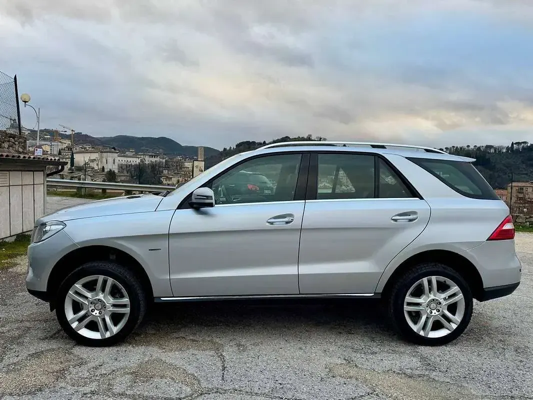 Usata Mercedes ML350 258 CV (189 kW) 2011 Argento SUV