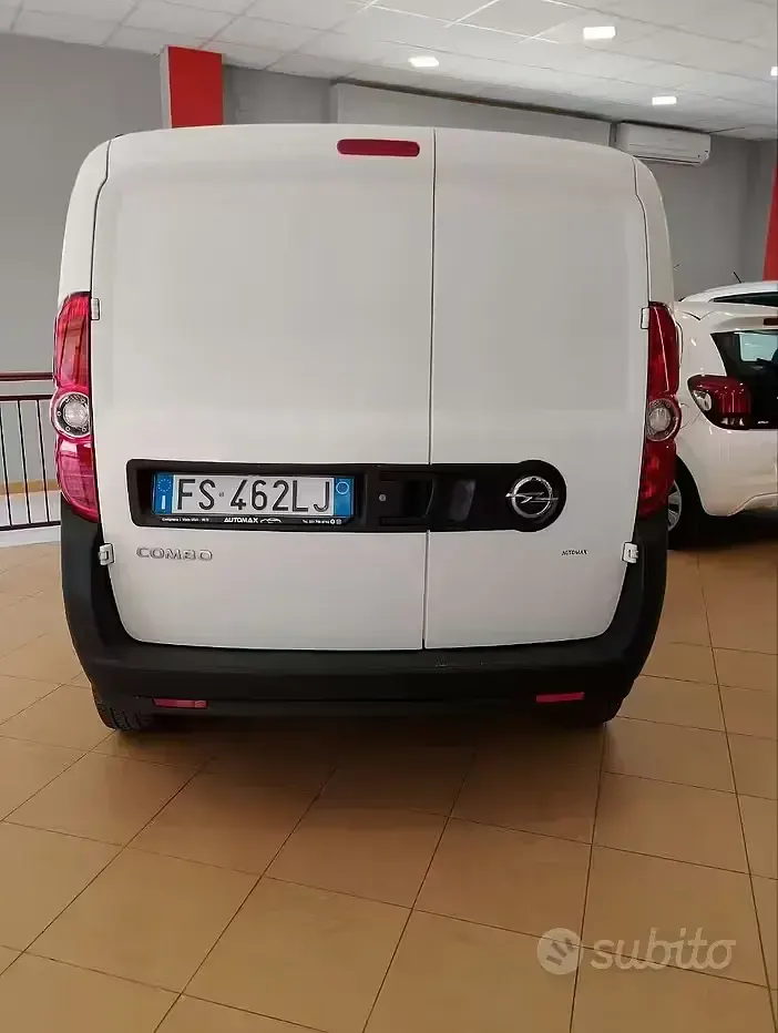 Usata Opel Combo 105 CV (77 kW) 2018 Bianco Monovolume