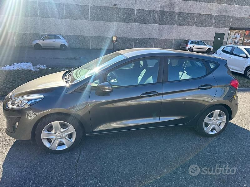 Usata Ford Fiesta 70 CV (51 kW) 2018 Grigio Utilitaria