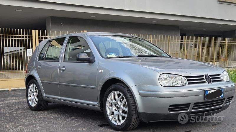 Usata VW Golf IV Highline 105 CV (77 kW) 2003 Grigio Berlina