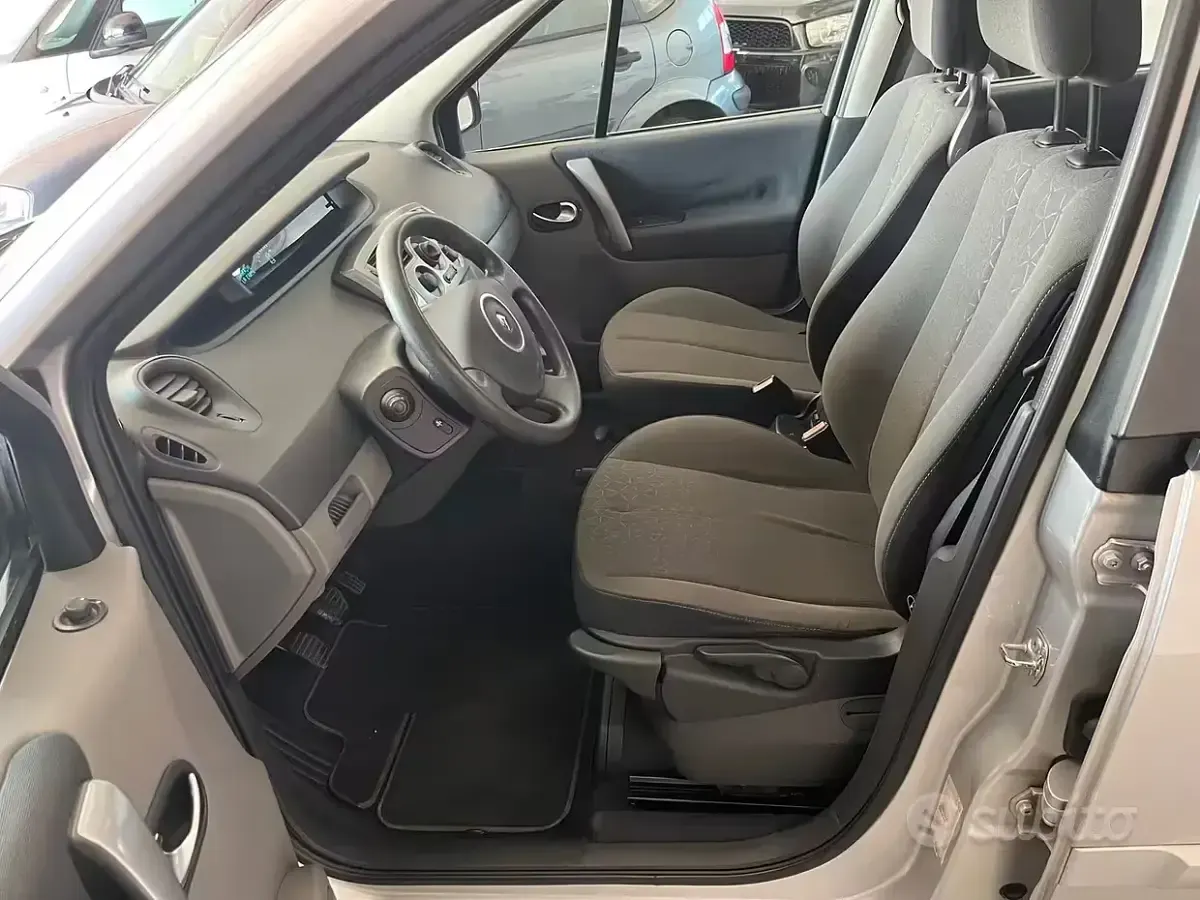 Usata Renault Scénic 105 CV (77 kW) 2007 Grigio Monovolume