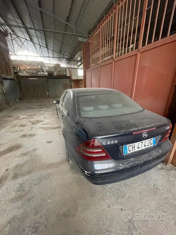 Usata Mercedes C220 143 CV (105 kW) 2003 Blu Berlina