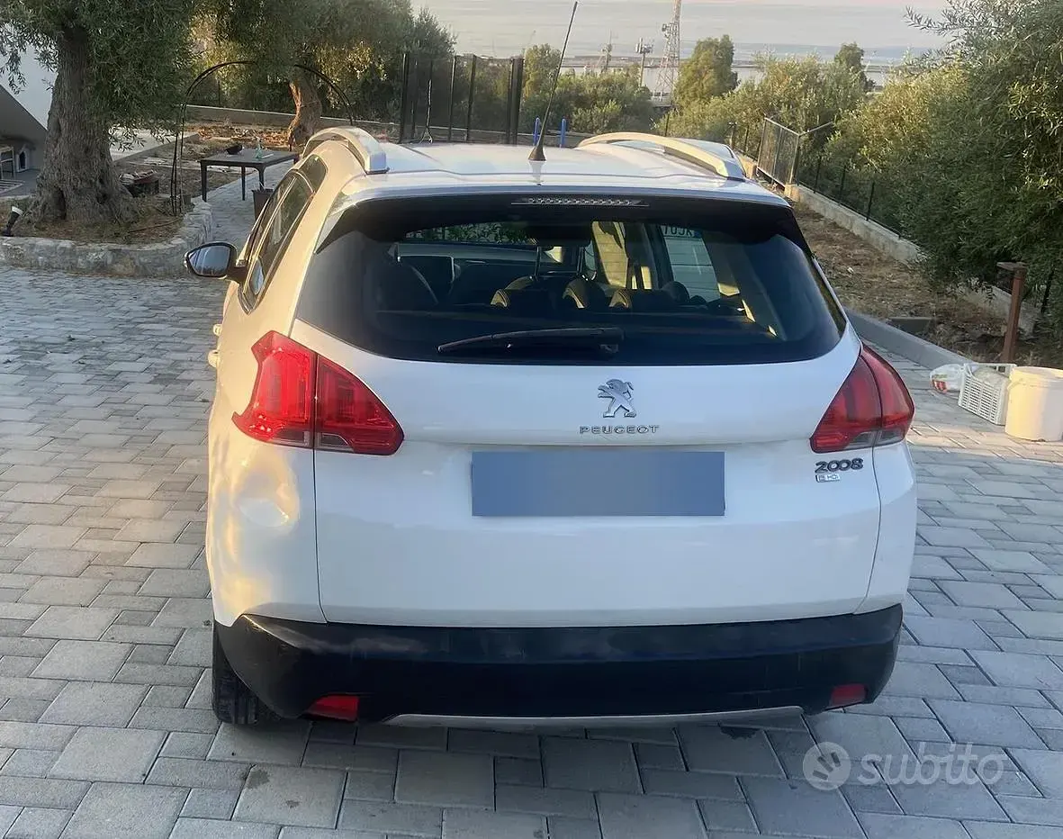 Usata Peugeot 2008 Allure 115 CV (84 kW) 2014 Bianco SUV