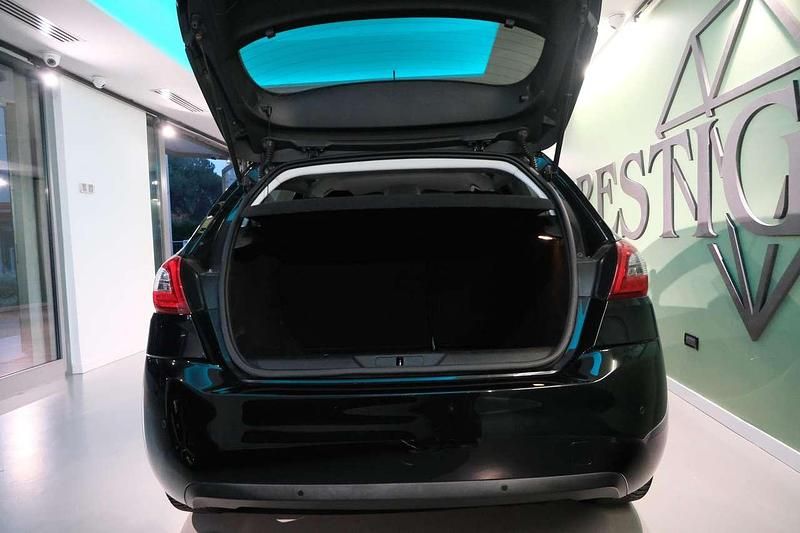 Käytetty Peugeot 308 SW GT-line 131 HP (96 kW) 2019 Musta Farmari