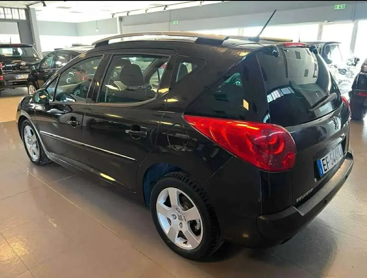 Käytetty Peugeot 207 Allure 111 HP (81 kW) 2011 Musta Farmari