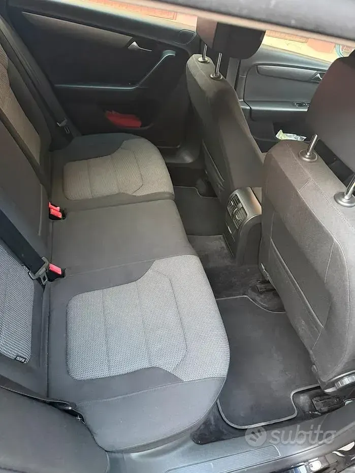 Usata VW Passat 140 CV (102 kW) 2011 Nero Station wagon