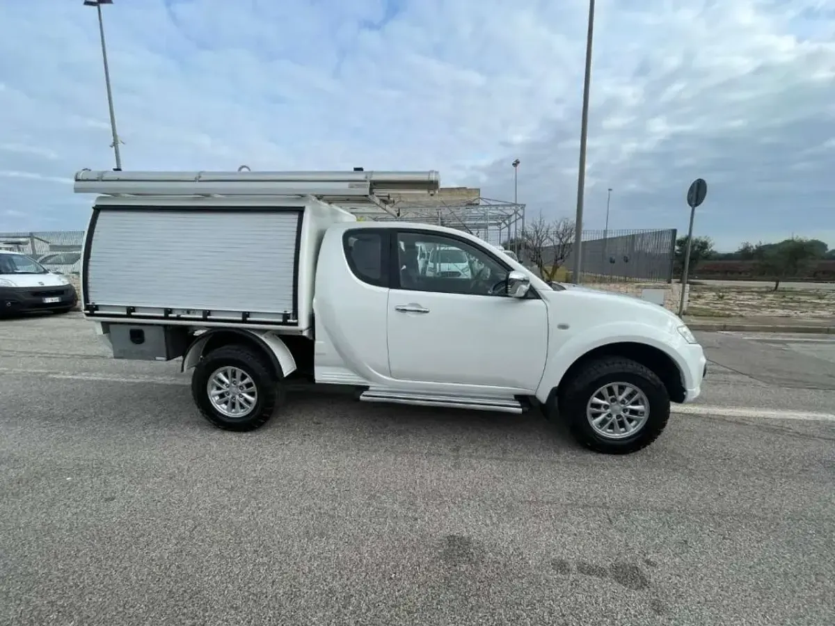 Usata Mitsubishi L200 Invite 136 CV (100 kW) 2014 Bianco Pick-up