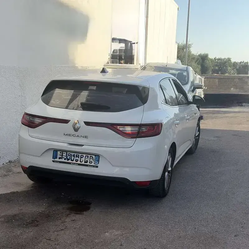 Usata Renault Mégane III Life 90 CV (66 kW) 2016 Berlina